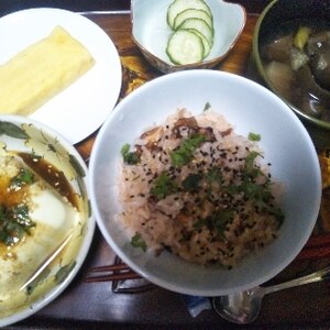 ランチに✨鯛飯とわかめのお味噌汁とお漬物セット